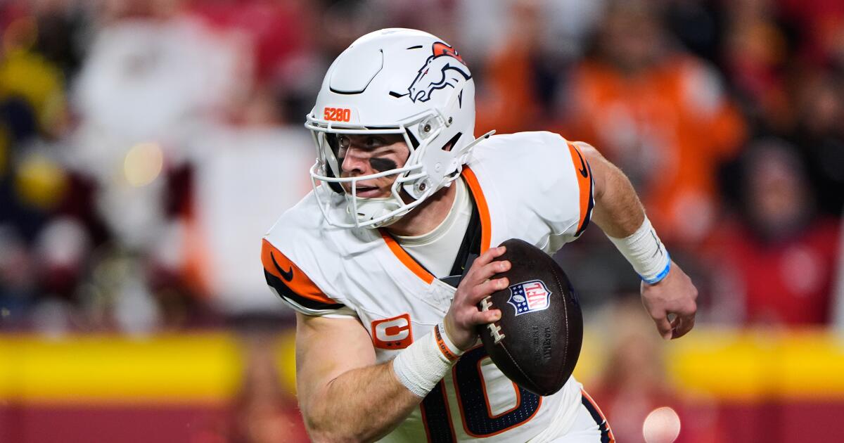 1767455196_urlhttps3A2F2Fcalifornia-times-brightspot.s3.amazonaws.com2F5f2F242F9e3bccf54c569eb1dec1ddb6d5282Fbroncos-chiefs-football-84231.jpg