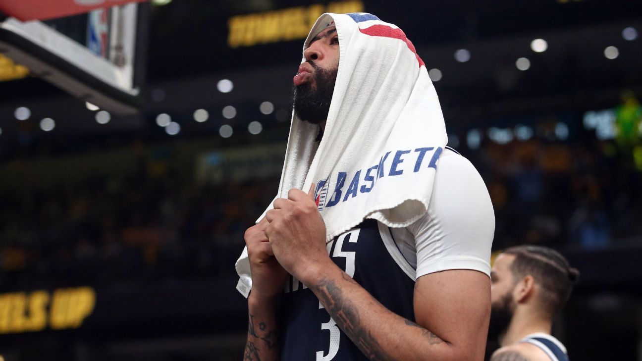 Fuentes dicen que Anthony Davis de los Mavs estará fuera de juego durante varios meses debido a una cirugía en la mano