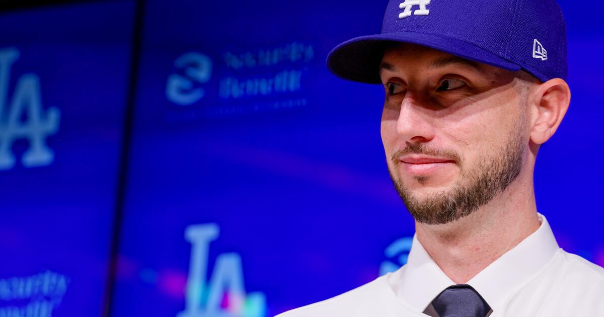 1769048013_urlhttps3A2F2Fcalifornia-times-brightspot.s3.amazonaws.com2F6b2Ffc2F0316fc7f4a91a20f5acf742955e32F1538816-sp-dodgers-introductory-press-conference-kyle-tucker-019-rb.jpg