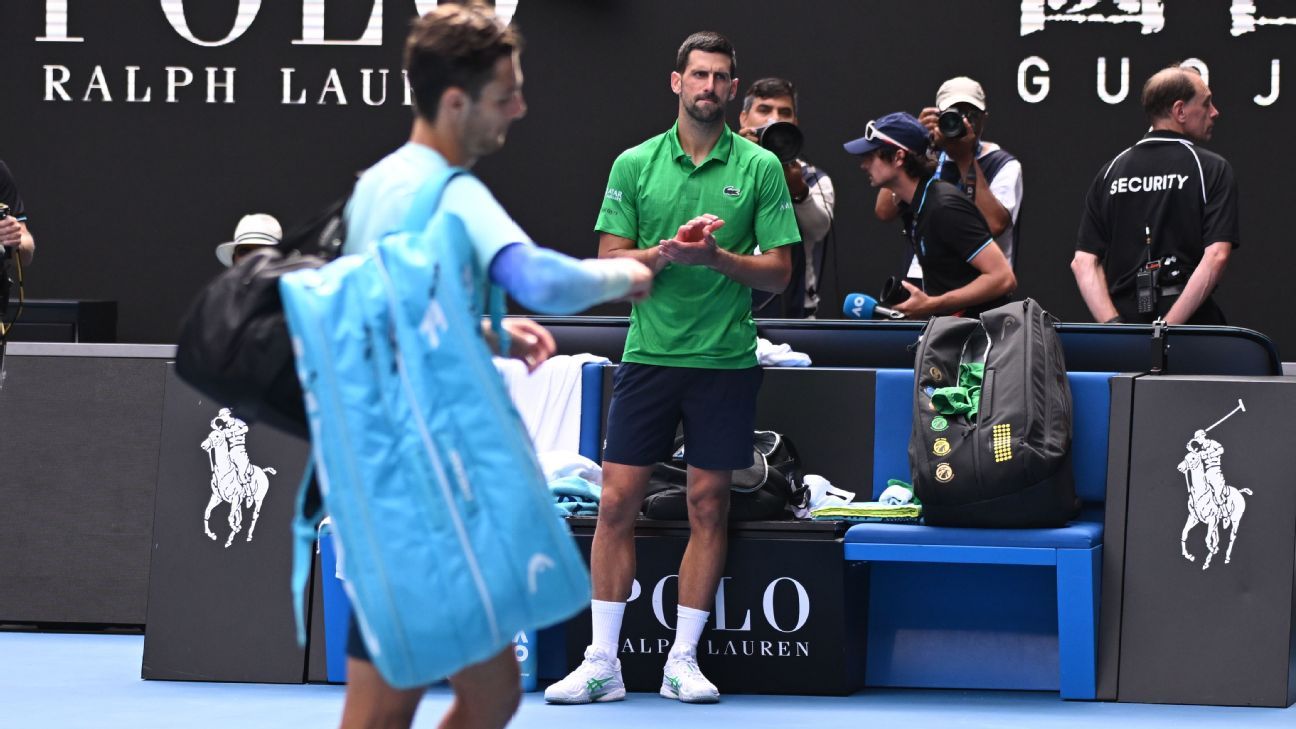 Una lesión obligó a Lorenzo Musetti a retirarse y envió a Novak Djokovic a las semifinales del Abierto de Australia.