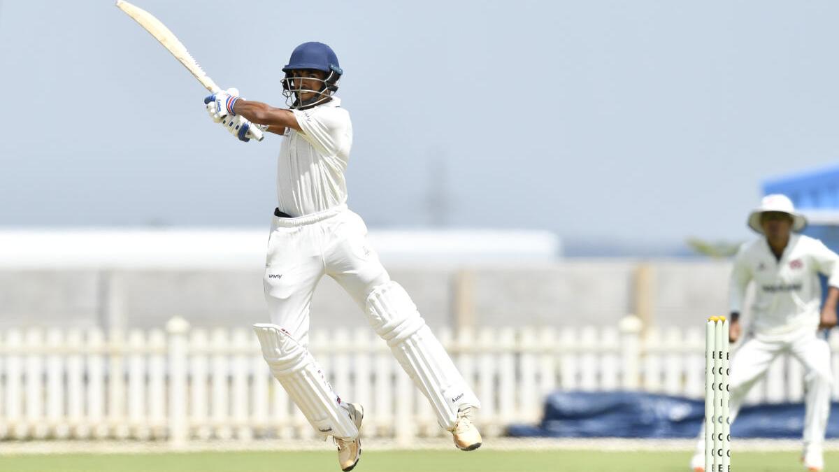Trofeo Ranji 2025-26: la tonelada de Vimal Khumara le da a Tamil Nadu una ventaja en la primera entrada contra Baroda el día 3