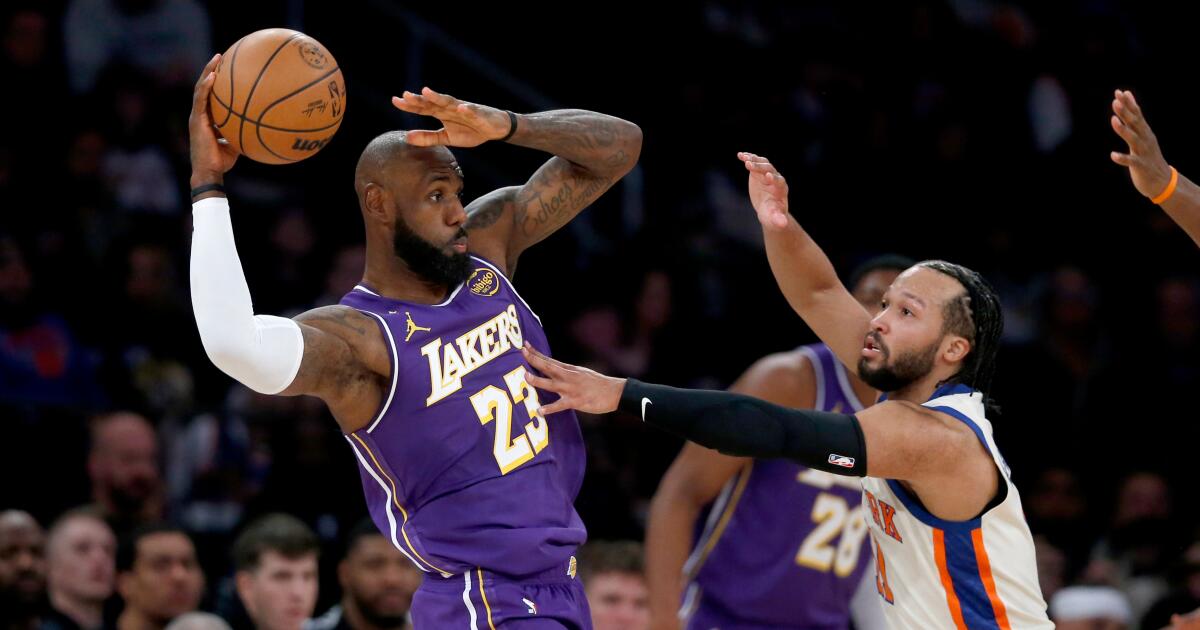 Los Lakers pierden ante los New York Knicks en el aniversario del traspaso de Luka Doncic