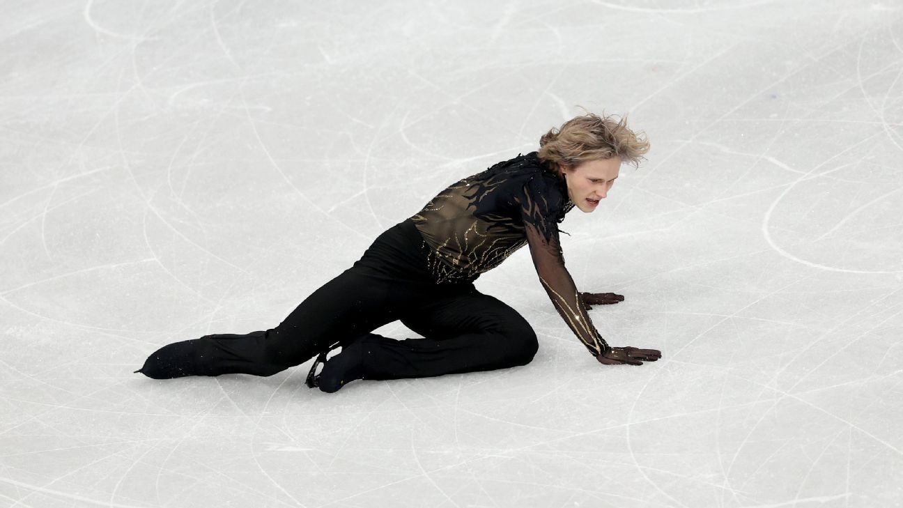 Ilya Malinin ocupa el octavo puesto tras caer dos veces en patinaje libre olímpico