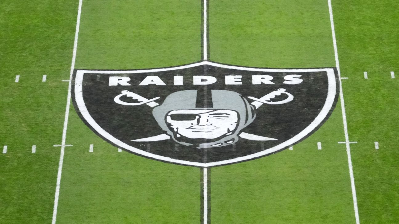 Fuentes: Raiders promueven al asistente Rob Leonard a DC
