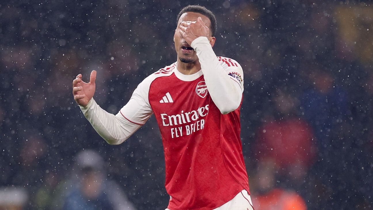 El Arsenal permite al Manchester City regresar a la carrera por el título de la Premier League siguiendo un patrón familiar