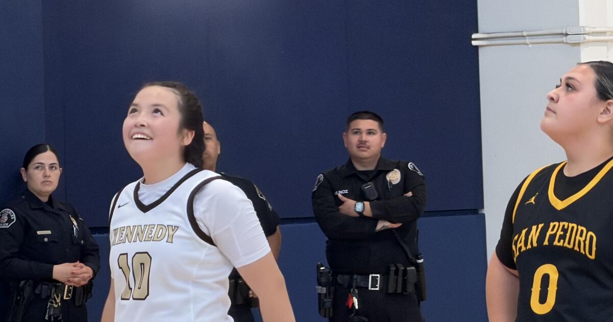 Abbigail Gomez apoya el baloncesto femenino de Granada Hills Kennedy