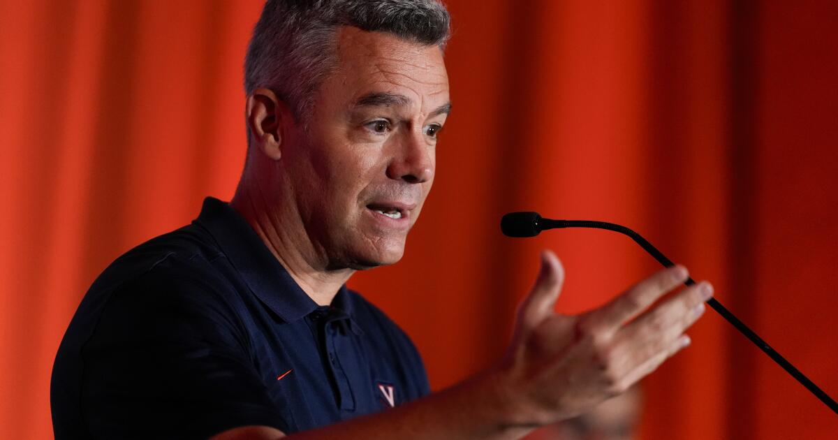 Los Lakers contratan al ex entrenador de Virginia Tony Bennett como asesor del draft