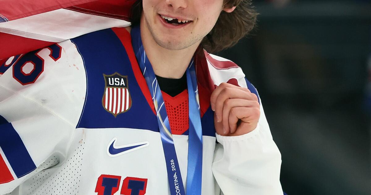 Colaborador: El equipo nacional de hockey sobre hielo de EE. UU. ganó el oro. ¿Es esta una hazaña mayor? Trascendiendo la política
