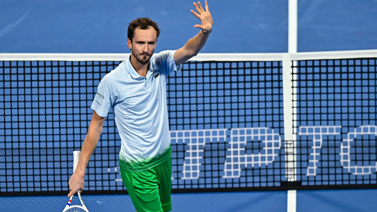 Medvedev gana el título de Dubai por goleada ante el lesionado Griekspoor