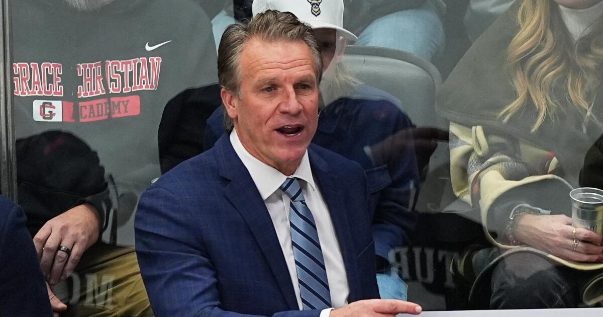 Los Kings despiden al entrenador Jim Hiller en medio de los continuos problemas del equipo