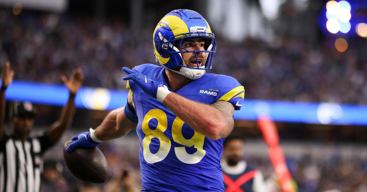 Tyler Higbee habría acordado un contrato de dos años y 8 millones de dólares con los Rams.