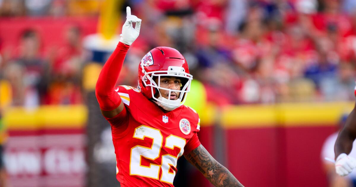 1773022597_urlhttps3A2F2Fcalifornia-times-brightspot.s3.amazonaws.com2F802Fc02Fad062a834d8c93f51419e6b21b7d2Fravens-chiefs-football-03349.jpg