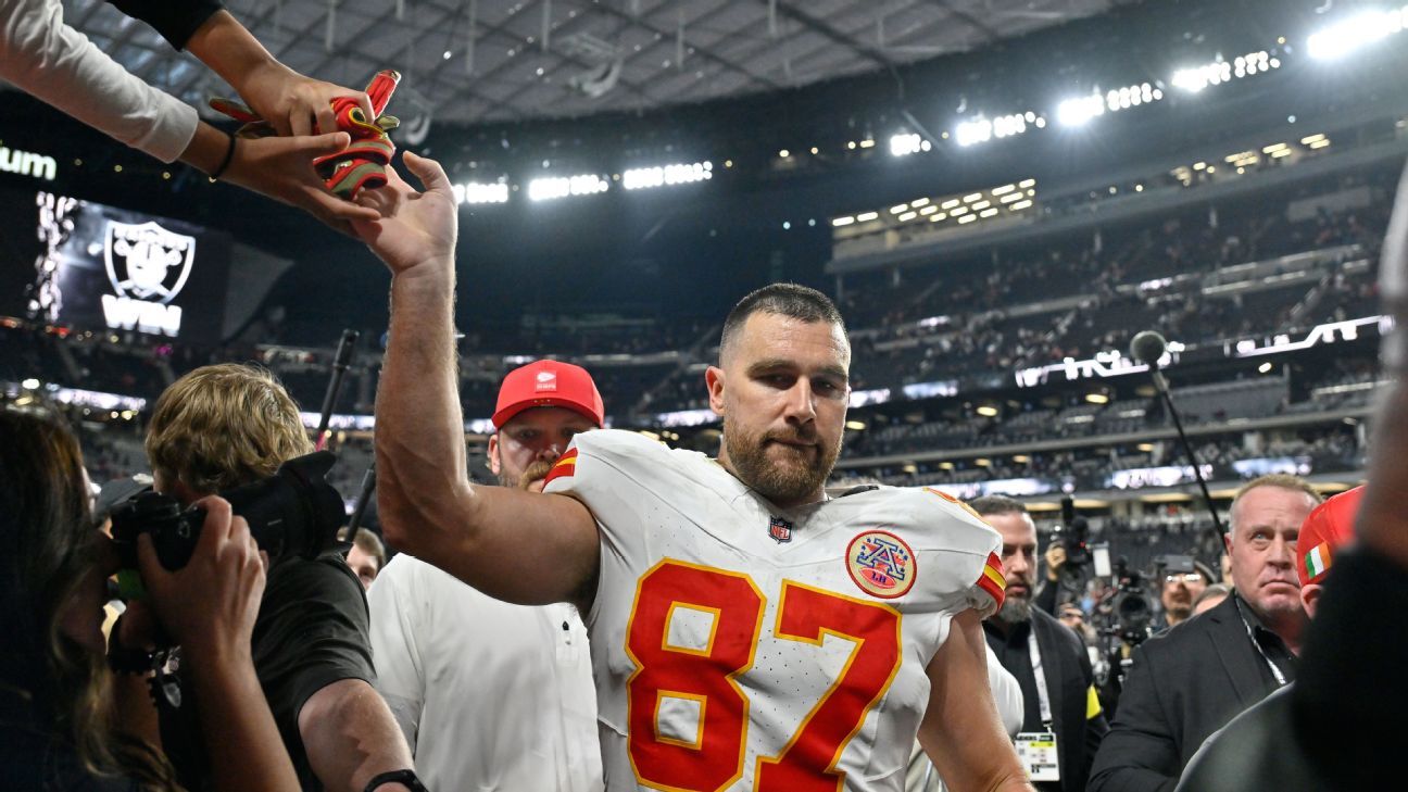 Fuente: Travis Kelce le dice a los Chiefs que regresará para su decimocuarta temporada