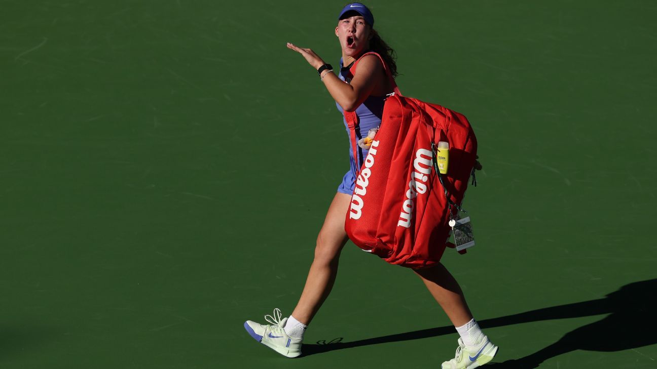 Mirra Andreeva lanza una raqueta y entrena con el público tras la derrota ante Indian Wells