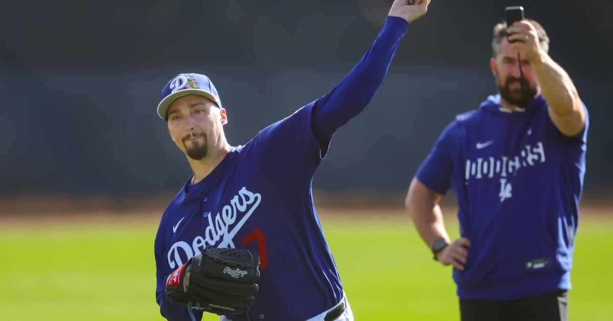 Blake Snell realiza su primera sesión de entrenamiento de primavera en el bullpen
