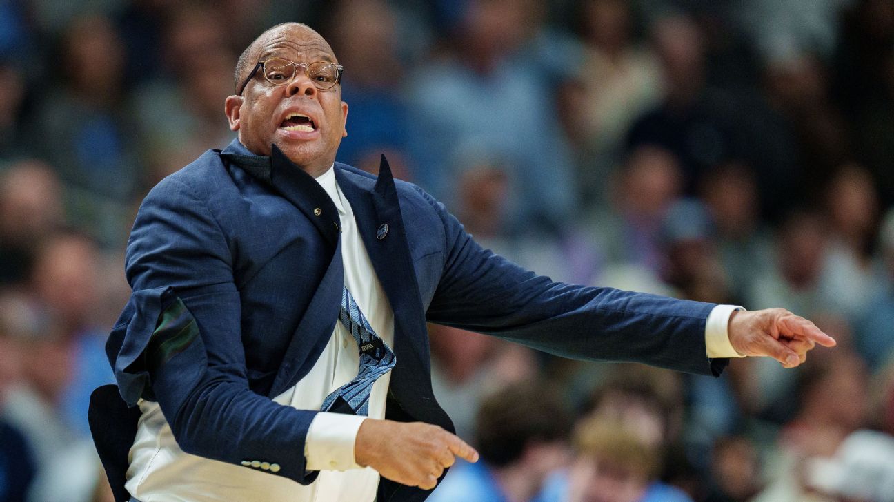Hubert Davis de la UNC defiende la decisión tras su reciente salida anticipada