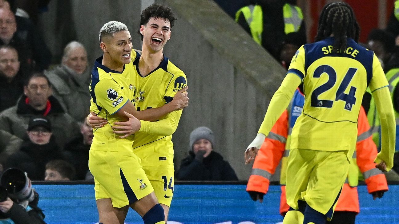 Rumores de transferencias, noticias: Cuatro clubes persiguen al defensa de los Spurs Gray