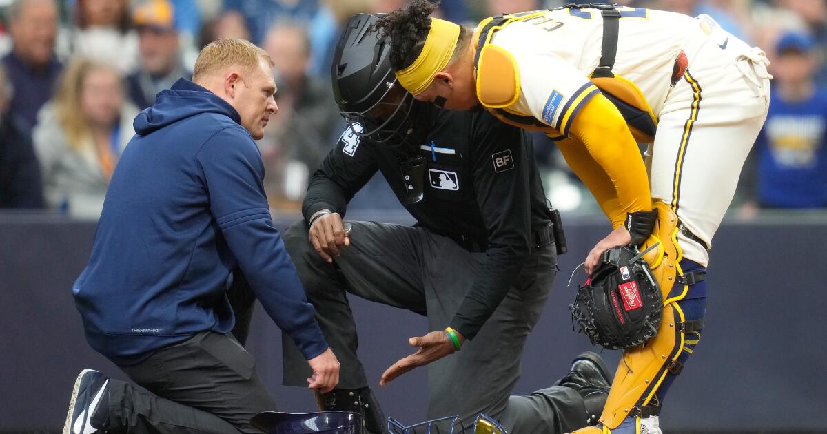 El árbitro CB Bucknor abandona el partido lesionado, días después de ser humillado por ABS