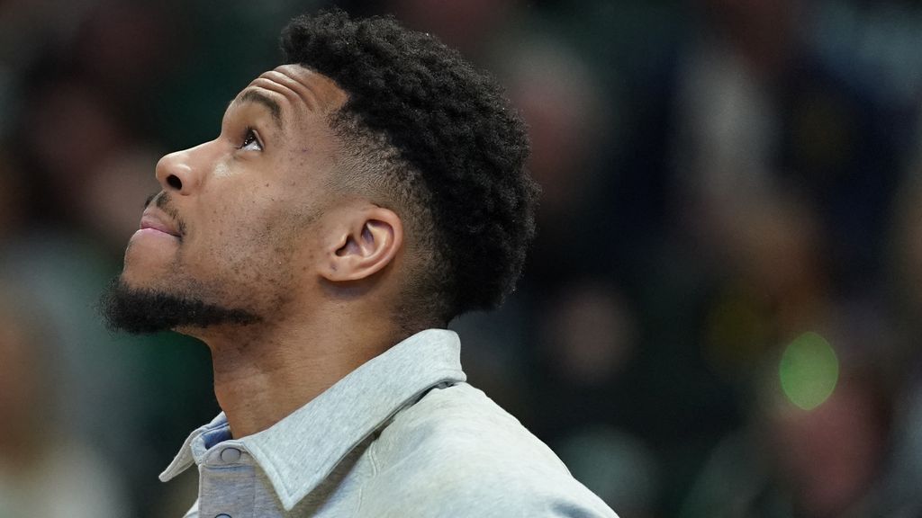 Fuentes: NBA investiga a los Bucks después de que Giannis dijera que está sano