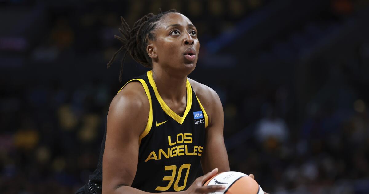 1775842351_urlhttps3A2F2Fcalifornia-times-brightspot.s3.amazonaws.com2Fbf2Fe82F7596b1a444c29e48d22fccdd43022Fsparks-basketball-11772.jpg