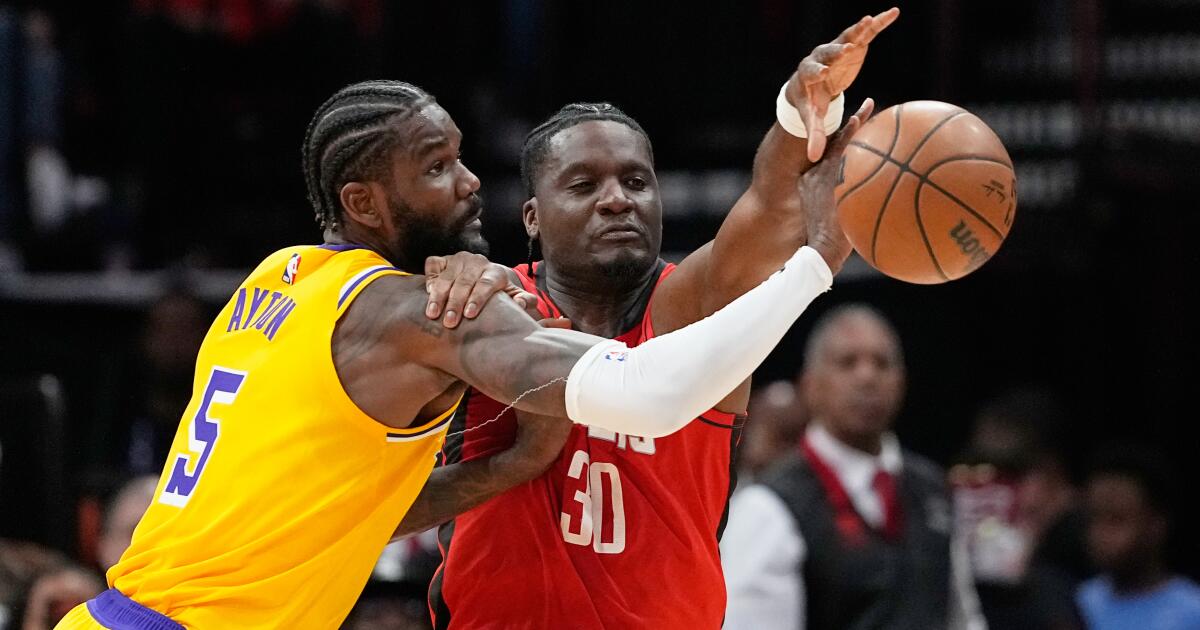 1776212074_urlhttps3A2F2Fcalifornia-times-brightspot.s3.amazonaws.com2F222F422F682190894c4e92fcb2cec8a5a0992Flakers-rockets-basketball-65222.jpg