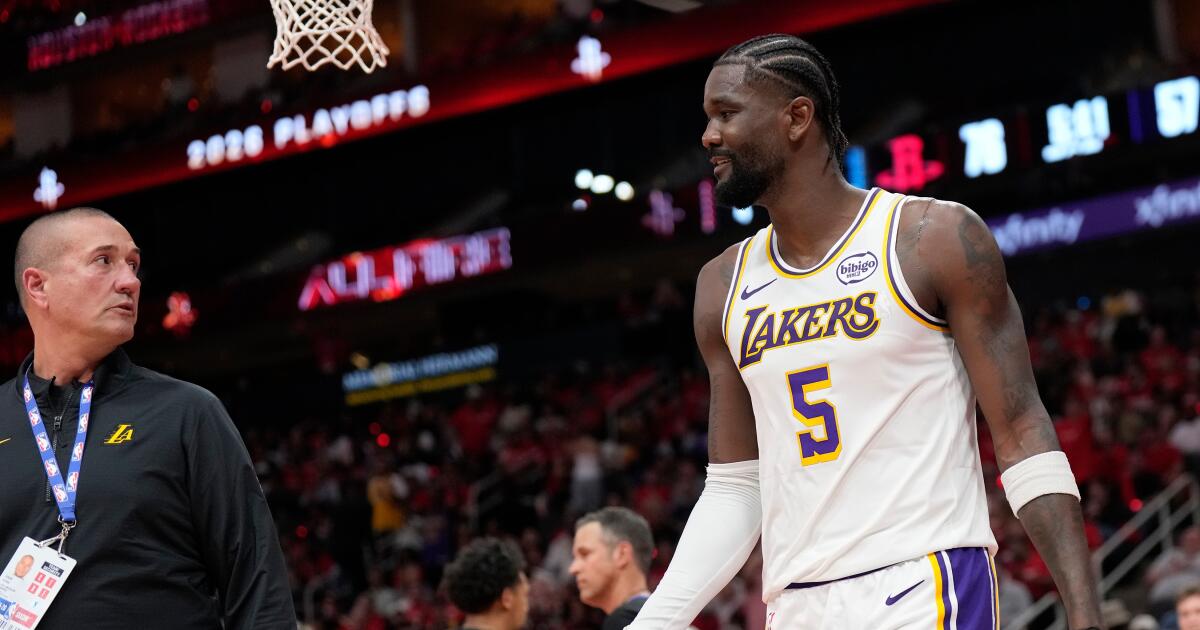 1777273592_urlhttps3A2F2Fcalifornia-times-brightspot.s3.amazonaws.com2Fc32F4e2F19eacc9b4fa29a3bb6bdb7758b142Flakers-rockets-basketball-59319.jpg