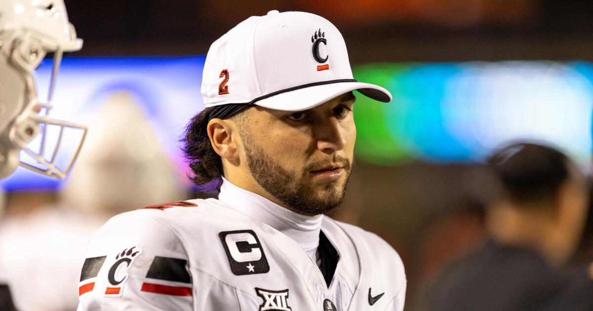 1777328910_urlhttps3A2F2Fcalifornia-times-brightspot.s3.amazonaws.com2F4b2Fd72Fada6b8a14820ab2c1b30bd16aa142Fcincinnati-oklahoma-st-football-62567.jpg