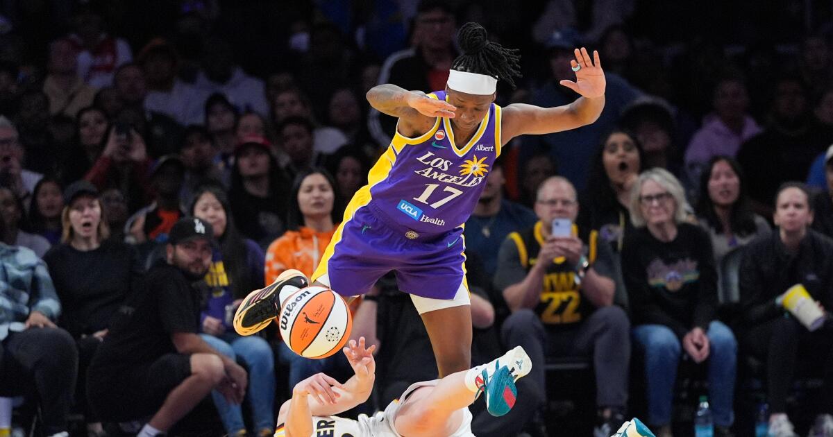 Caitlin Clark e Indiana Fever viajan para derrotar a Sparks