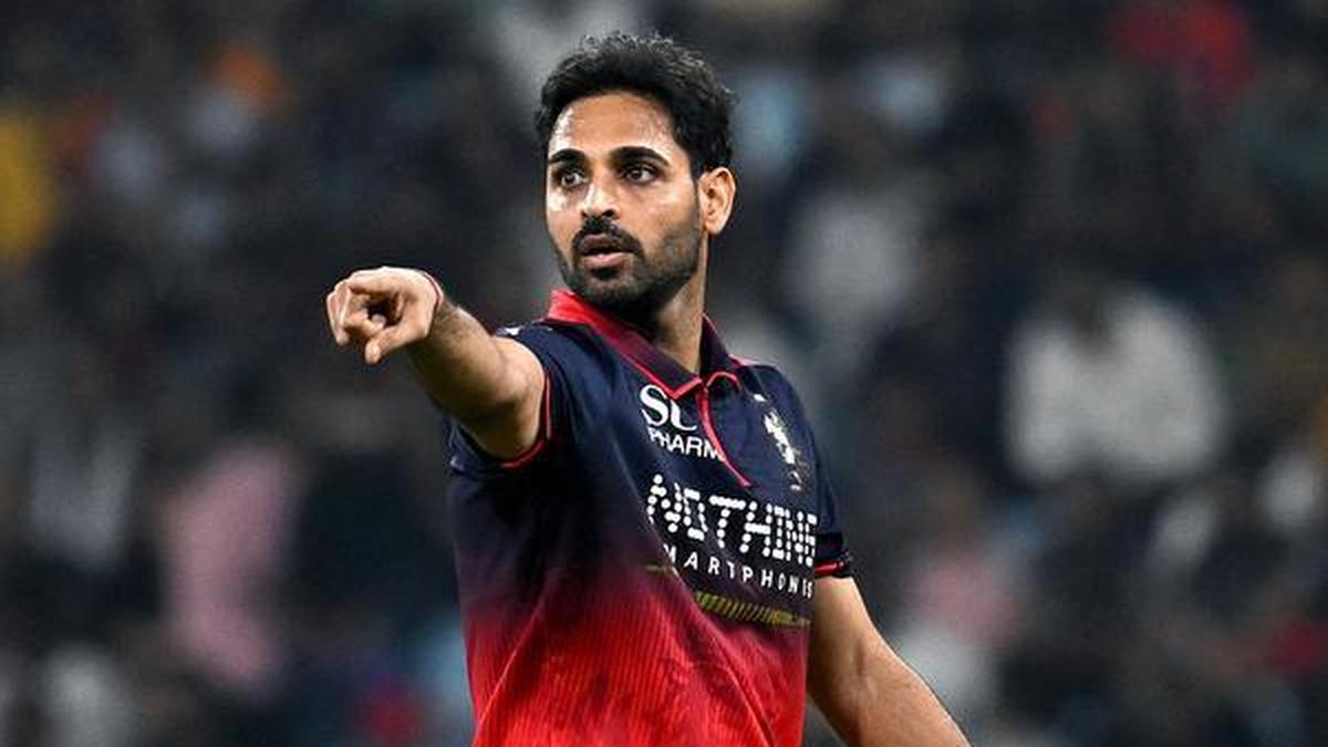 “Bhuvneshwar Kumar lo ha llevado al siguiente nivel este año”, dijo el director de Cricket de RCB, Mo Bobat.