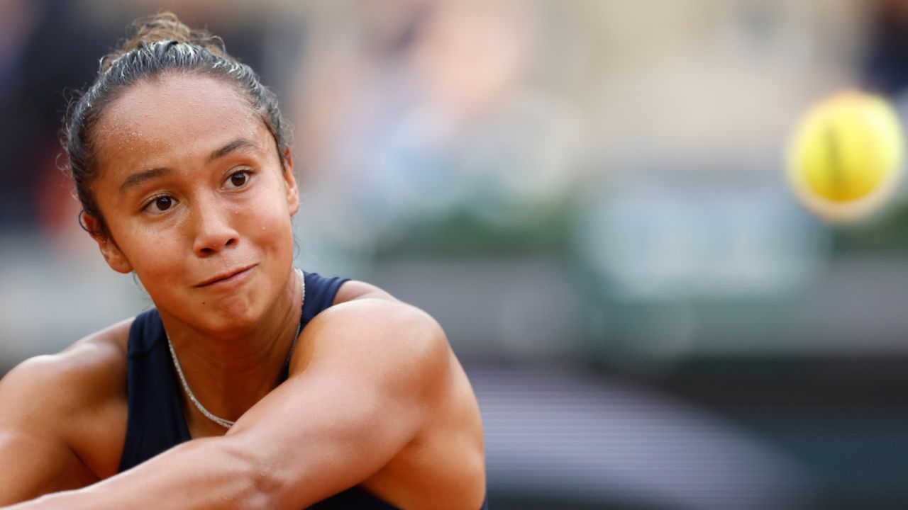 La canadiense Leylah Fernández quedó eliminada en primera ronda del Abierto de Francia