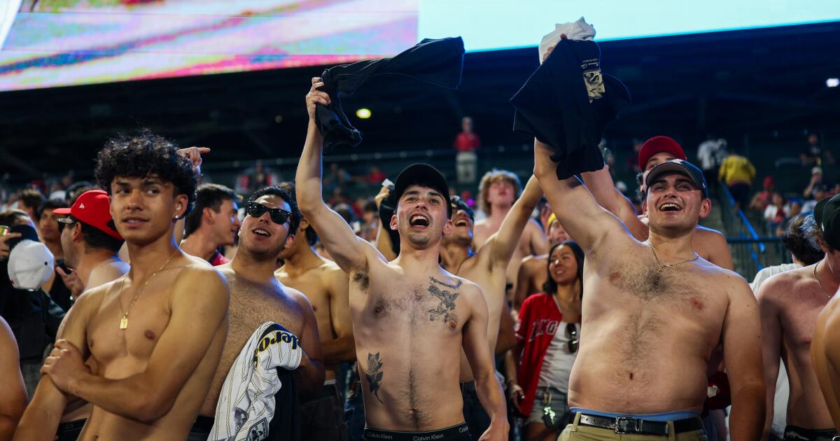 Mientras los fanáticos de los Angelinos instan a Arte Moreno a vender el equipo, él debería intentar ganar