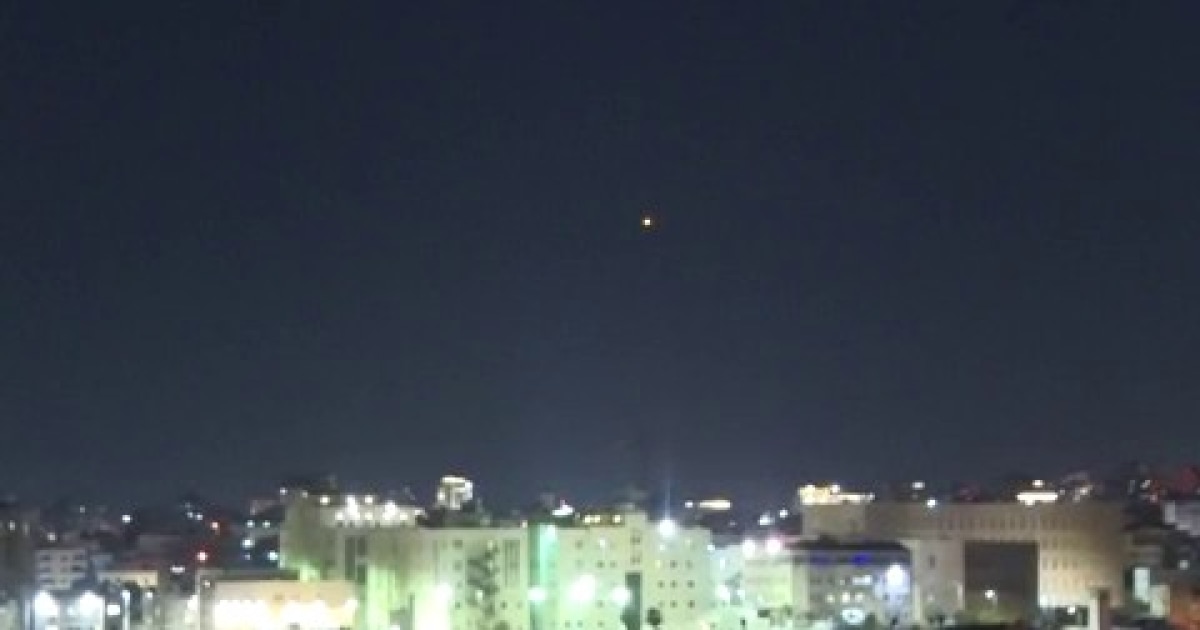 Israel ataca objetivos militares iraníes horas después de que Teherán lanza sus propios ataques
