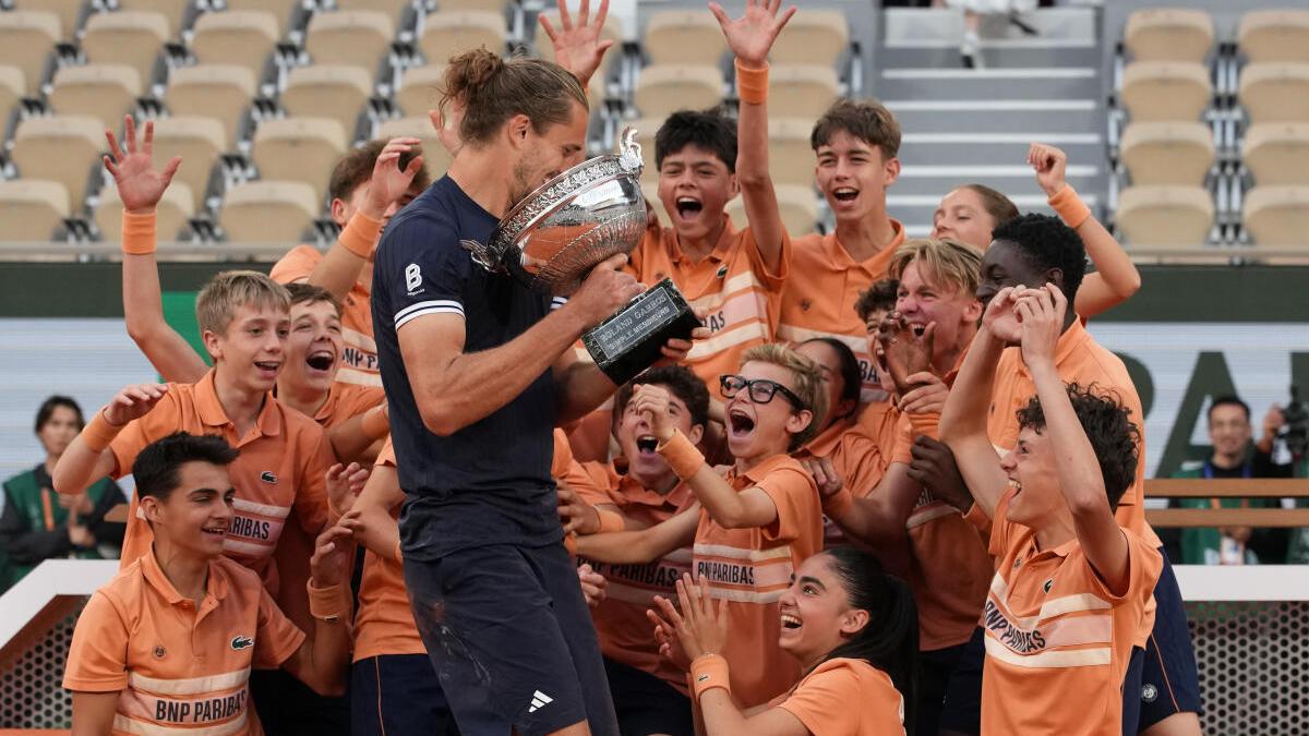 El triunfo de Zverev en el Abierto de Francia de 2026 recibió una mala recepción en Francia debido a acusaciones de violencia doméstica