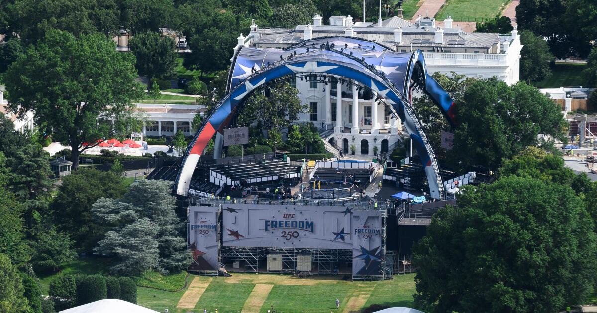 1781035177_urlhttps3A2F2Fcalifornia-times-brightspot.s3.amazonaws.com2F9c2F372F716dabb64c7ead4505a5999e92222Ftrump-white-house-18776.jpg