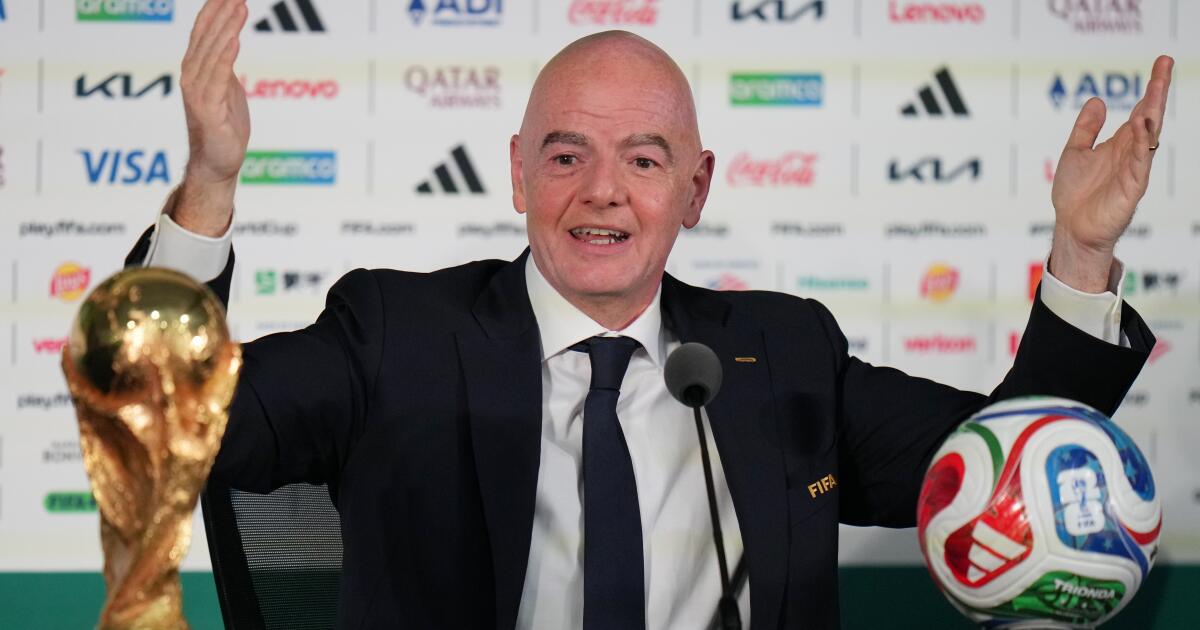 El presidente de la FIFA, Gianni Infantino, resta importancia a las quejas sobre visas y precios