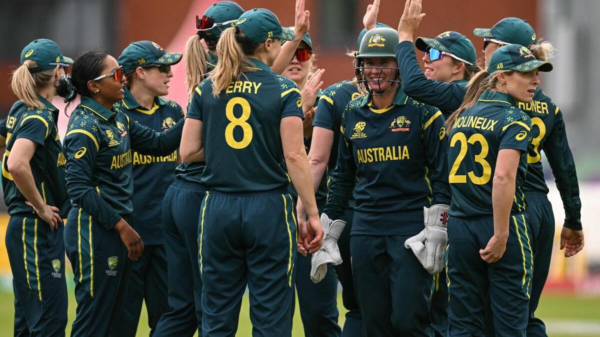 Copa Mundial Femenina T20 2026: Australia vence a Sudáfrica por 65 carreras para iniciar la campaña