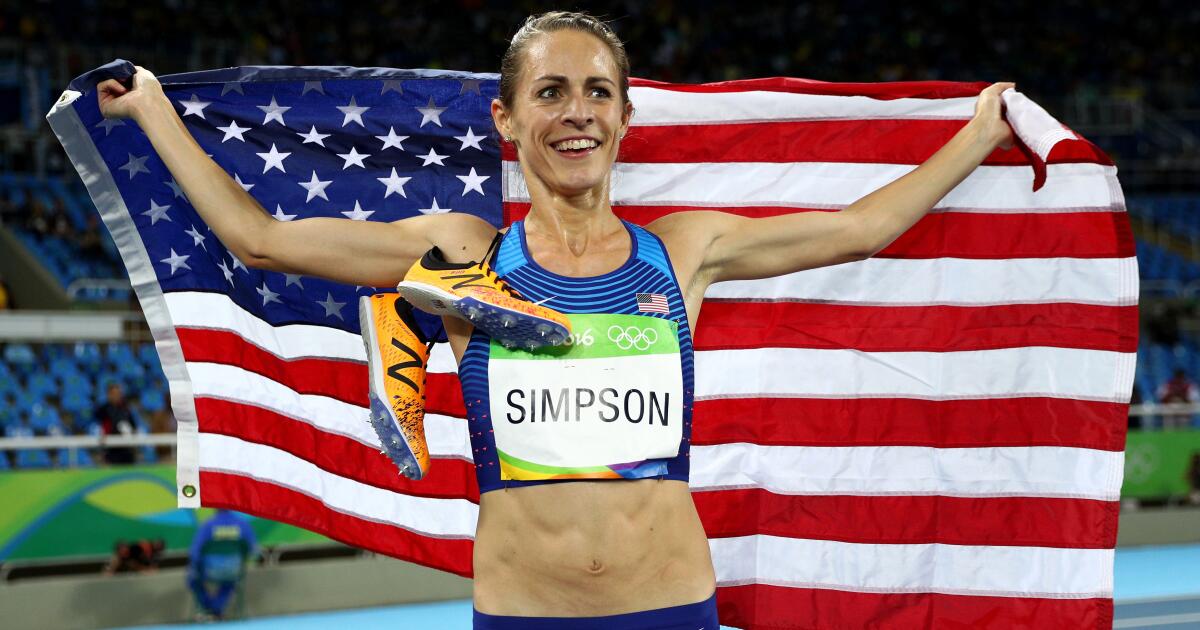La medallista olímpica Jenny Simpson permanece hospitalizada tras colapsar