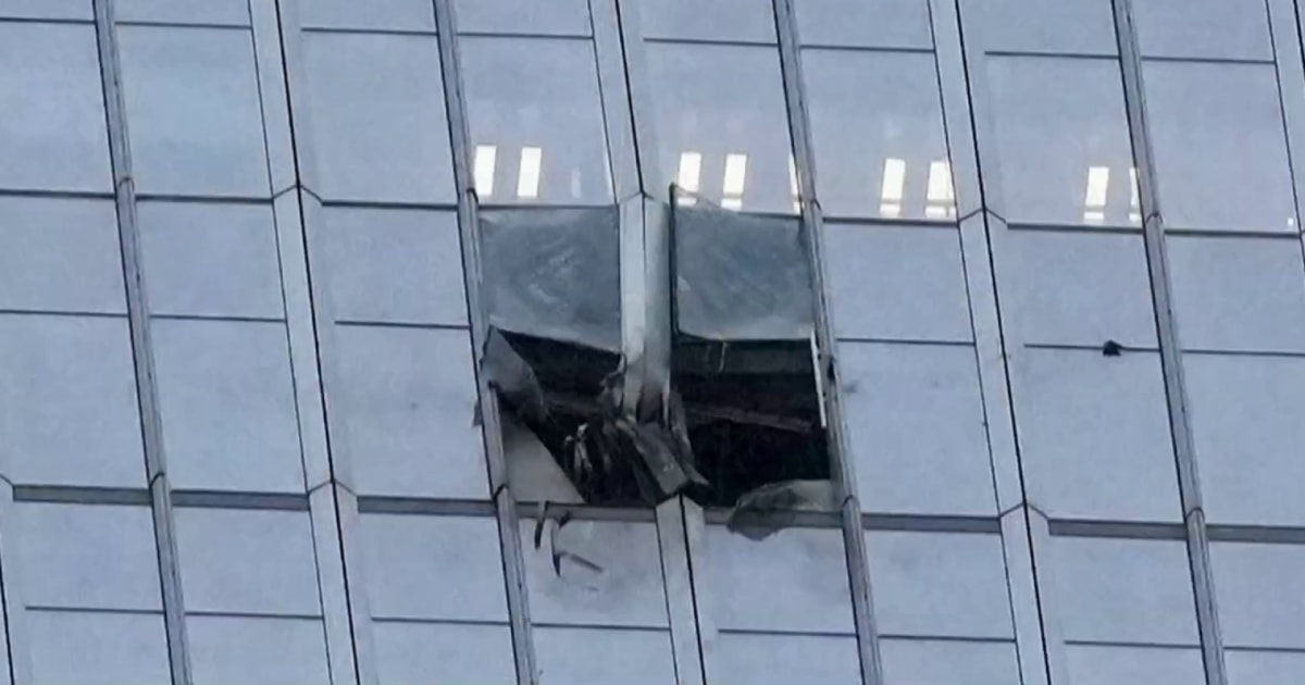 Avión se estrella contra un rascacielos en Beijing