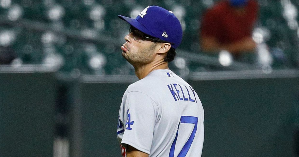 El ex lanzador de los Dodgers Joe Kelly se une al cuerpo técnico de Corona High