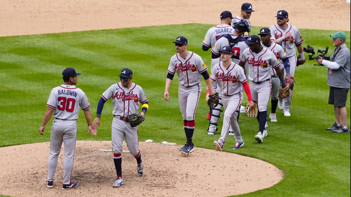 Reportero de los Bravos insta a la organización a separarse del ganador inactivo del Guante de Oro de $20 millones