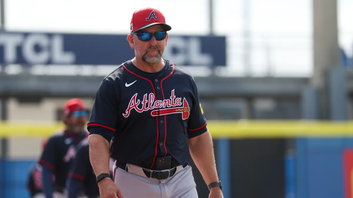 Veterano de 9 años de la DFA de los Bravos, recuerda al jugador de cuadro de 25 años antes del juego de los Cardinals