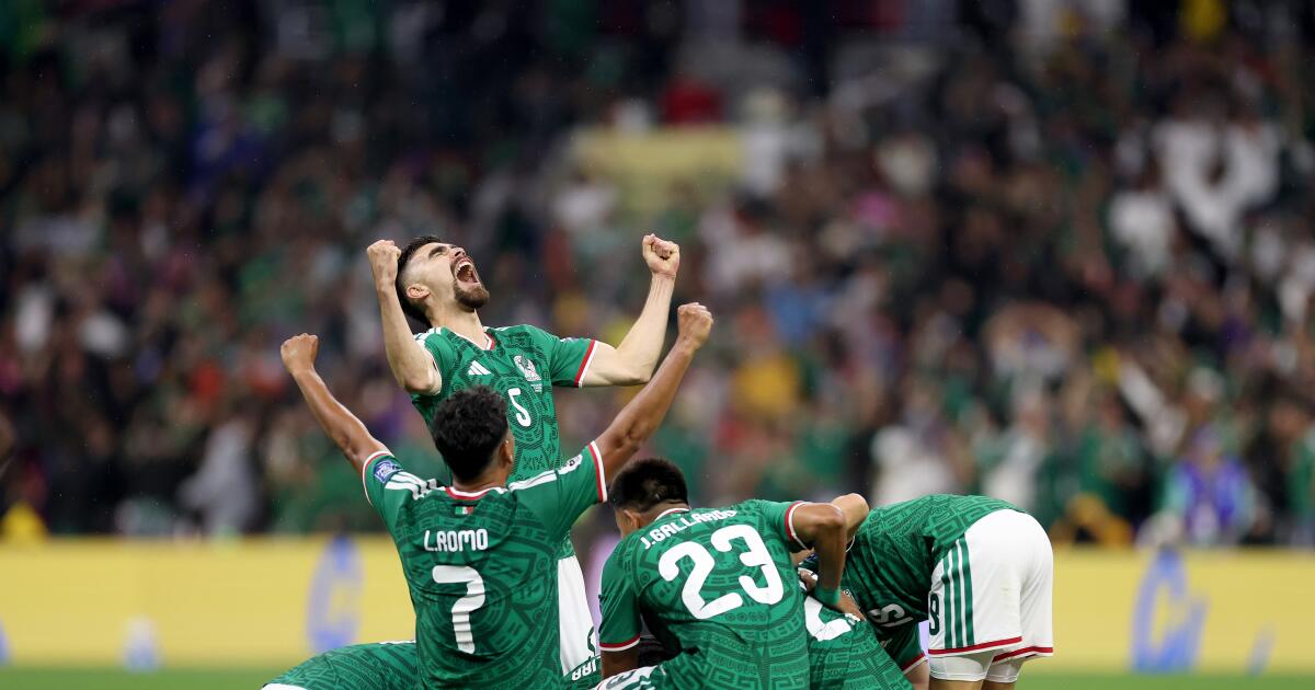Inglaterra se enfrenta a México en un campo hostil con la gloria del Mundial en juego
