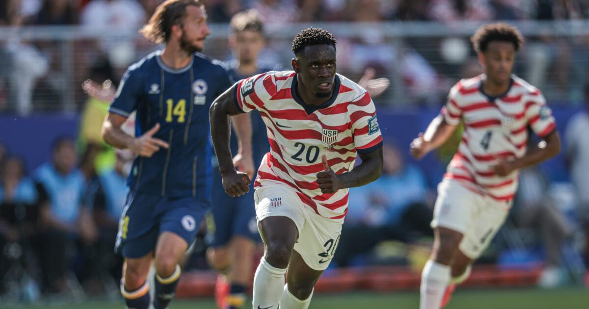 Folarin Balogun es elegible para los octavos de final de la Copa del Mundo después de que se anulara la tarjeta roja