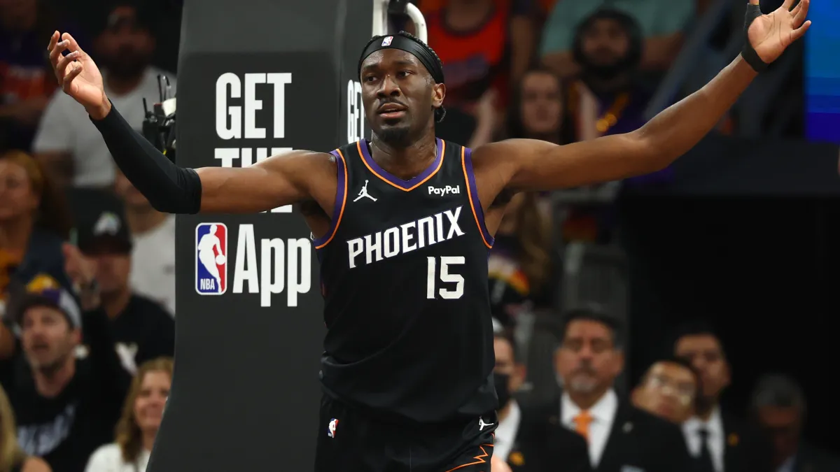 Mark Williams bromeó sobre compensar a Devin Booker por el cambio de número de su camiseta