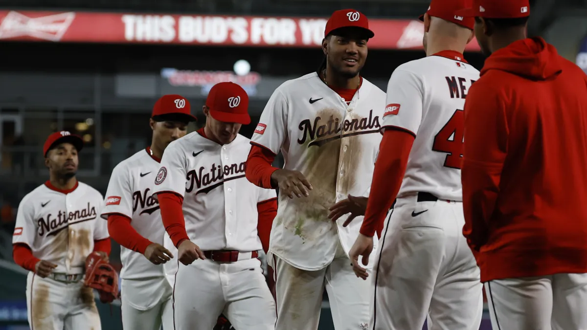 Los Nacionales agregan al ex-Padres y al relevista de los Cachorros con efectividad de 3.86 a la lista antes de la serie de los Yankees