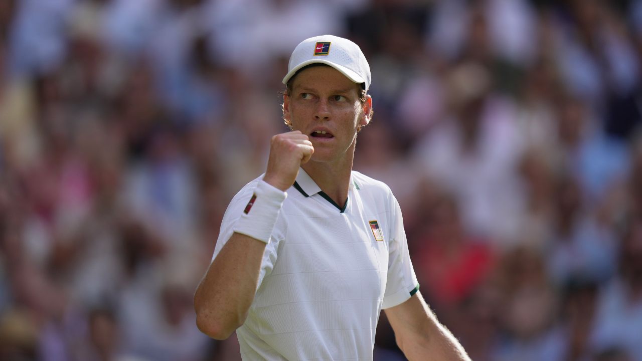 Sinner vence a Djokovic en sets seguidos y llega a la final de Wimbledon