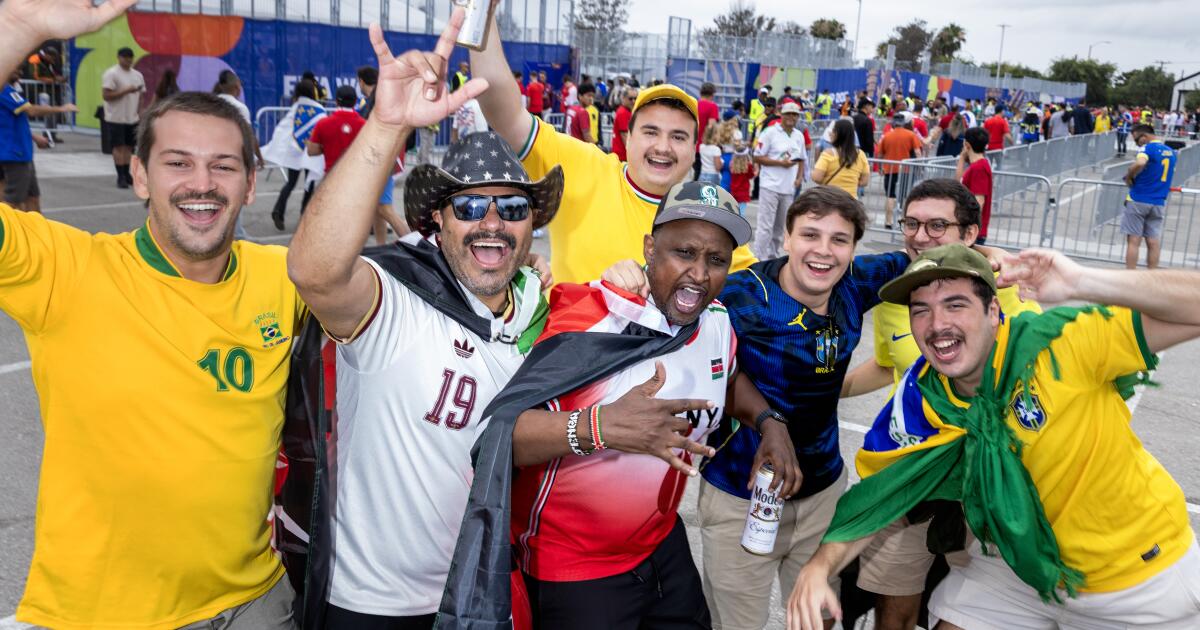 Los fanáticos de la Copa del Mundo acuden en masa al In-N-Out en Erewhon para probar California