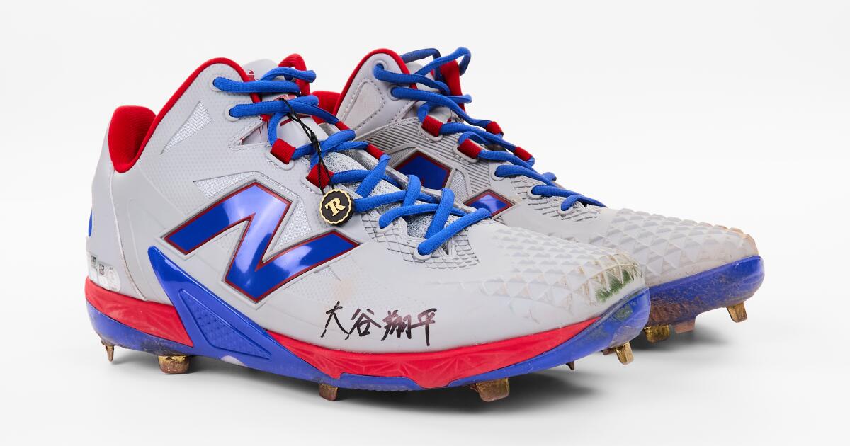 En el interior, Shohei Ohtani Economy subasta sus zapatos