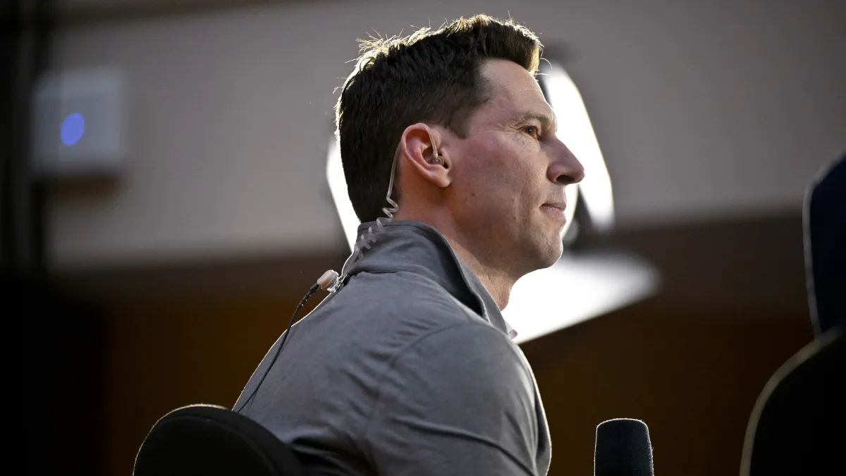 El gerente general de los Medias Rojas, Craig Breslow, aún indeciso sobre la adquisición a pesar de la racha ganadora de 13 juegos de Boston