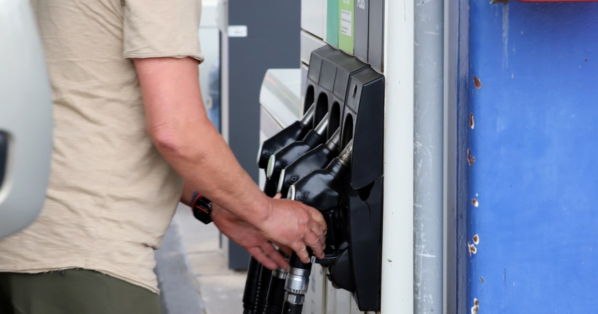 Los precios del gas vuelven a subir a 4 dólares en medio de la escalada de ataques entre Estados Unidos e Irán